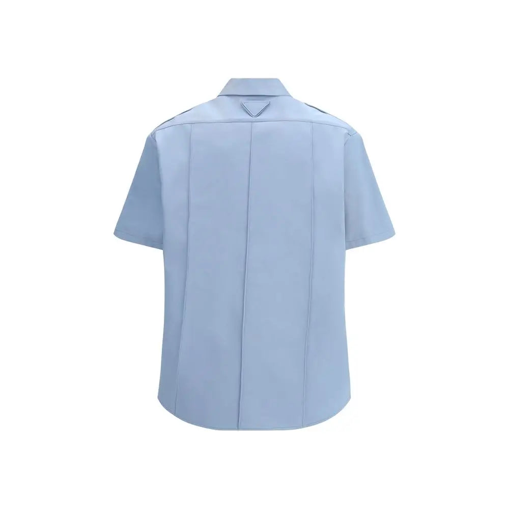 Chemise prada bleue en coton à manches courtes vue de dos avec dos structuré et plis verticaux subtils