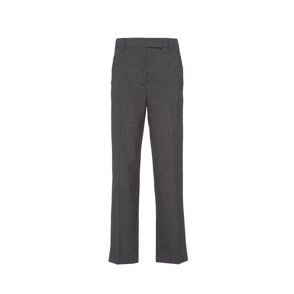 Pantalon de costume gris en laine vierge Prada, coupe classique et élégante, visible sur un mannequin avec détails de la texture de la laine.
