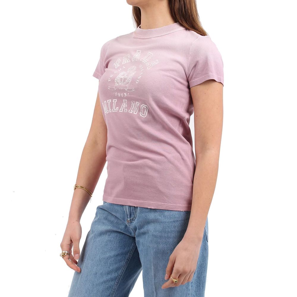 T-shirt en coton multicolore Prada, design moderne avec logo Prada visible, porté sur mannequin.