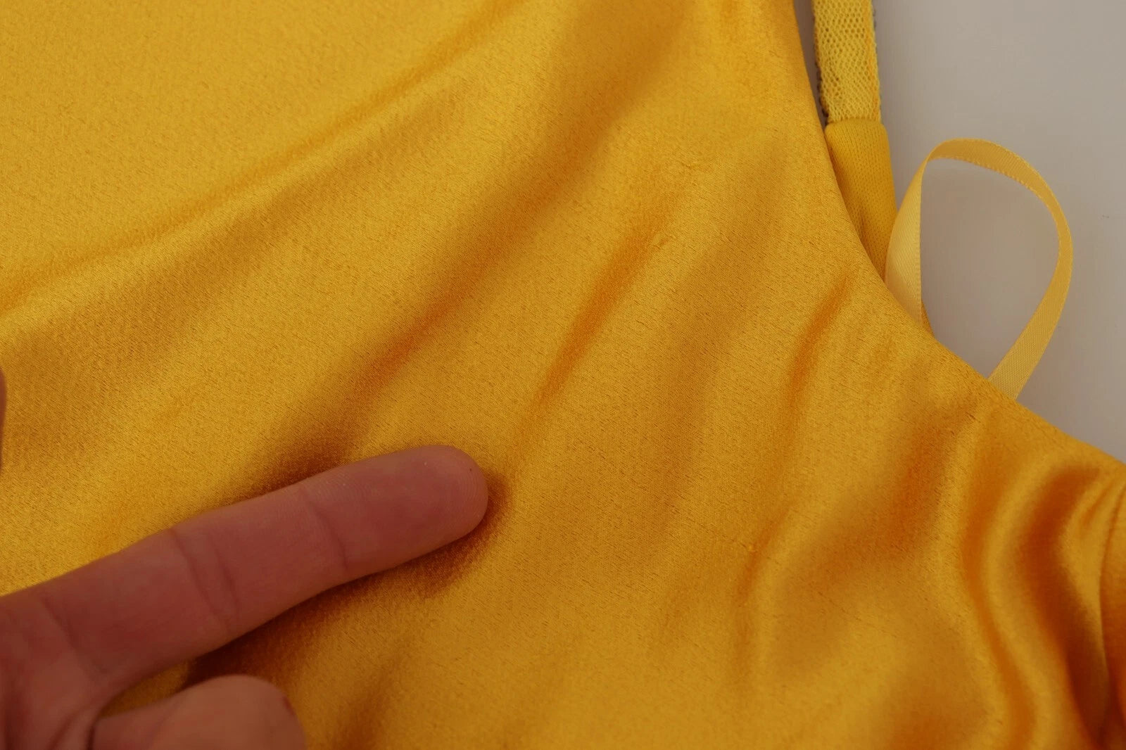 Robe longue jaune sans manches de Ralph Lauren pour femmes, coupe ajustée et élégante, idéale pour les occasions spéciales.