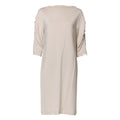 Robe midi beige minimaliste en viscose ivoire de roberto cavalli avec manches trois quarts et fronces aux épaules