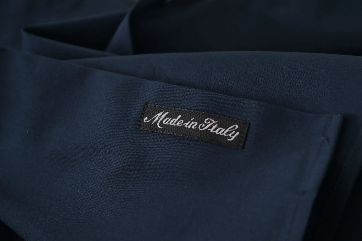 Chemise formelle en coton bleu marine roberto cavalli avec étiquette noire made in italy cousue sur la couture