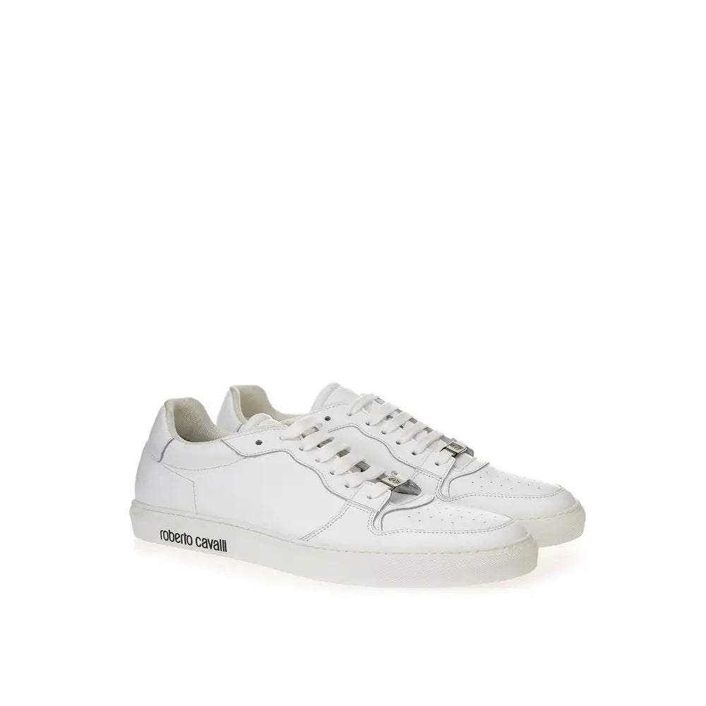 Baskets basses roberto cavalli en cuir blanc avec accents métalliques argentés au design épuré minimaliste