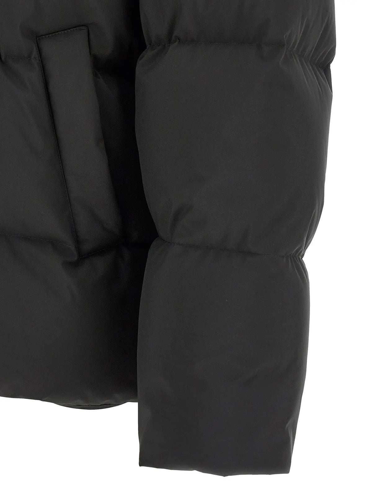 Veste noire saint laurent en polyester avec matelassage moderne et design épuré pleine longueur