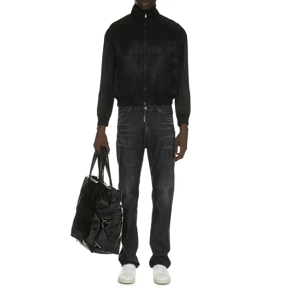 Sac cabas noir en cuir verni brillant avec anses structurées pour accompagner la veste en soie Saint Laurent noire
