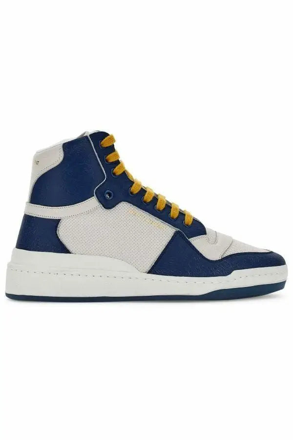 Basket montante saint laurent en cuir de veau bleu marine et blanc avec lacets jaunes