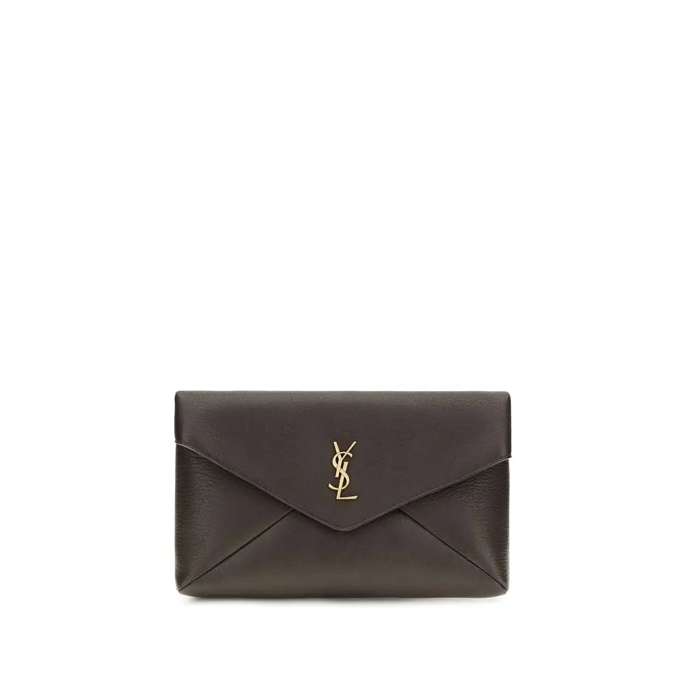 Sac pochette saint laurent en cuir marron foncé avec logo ysl doré en forme d’enveloppe