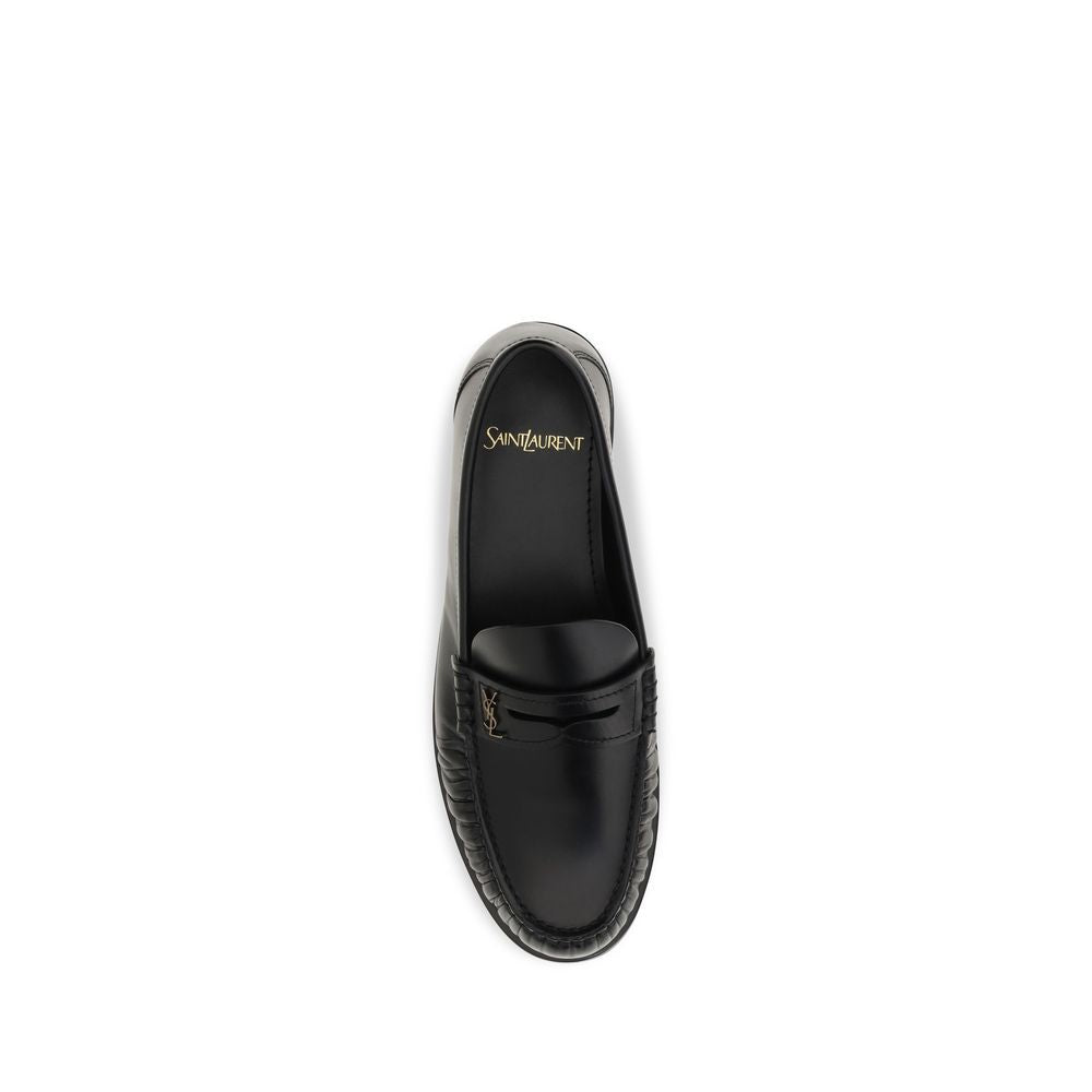 Mocassins Saint Laurent en cuir de veau noir Bos Taurus, style slip-on, avec finition élégante et semelle en cuir.