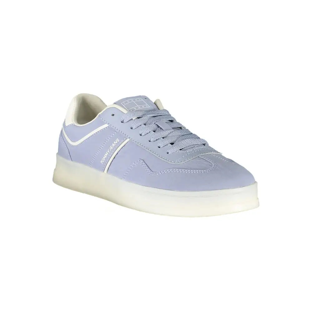 Baskets tommy hilfiger azzurro en daim lavande clair avec lacets blancs coutures et semelle en caoutchouc translucide