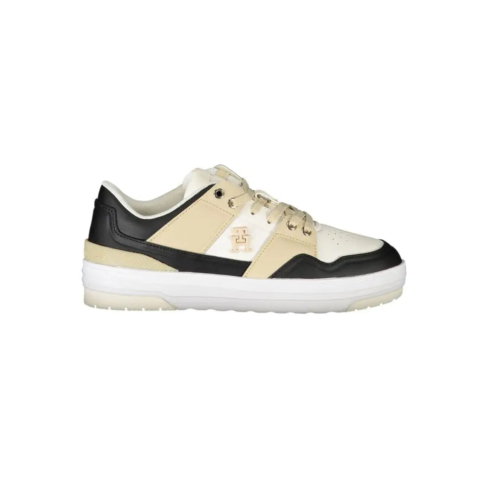 Baskets basses beige et noires en cuir tommy hilfiger bianco pour femme avec semelle blanche et logo doré