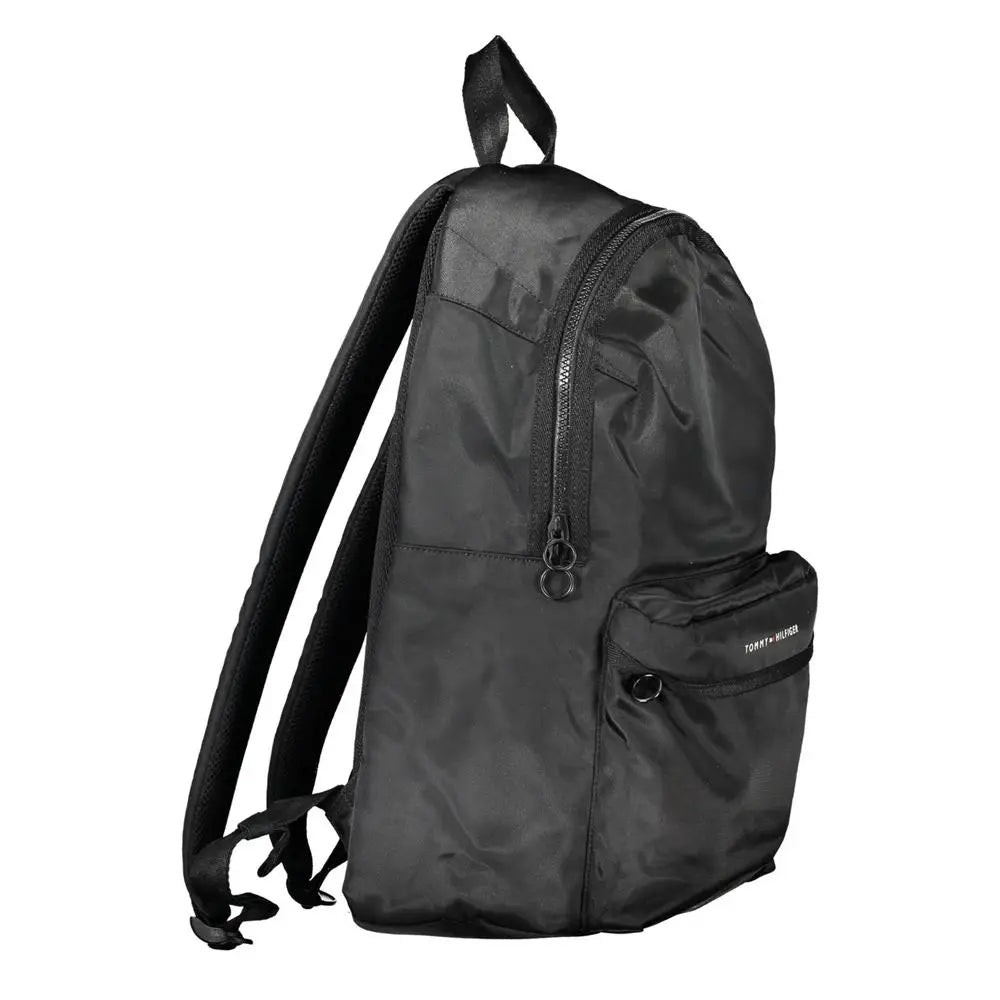 Sac à dos homme tommy hilfiger noir en polyester avec extérieur nylon résistant à l eau et logo discret sur poche avant