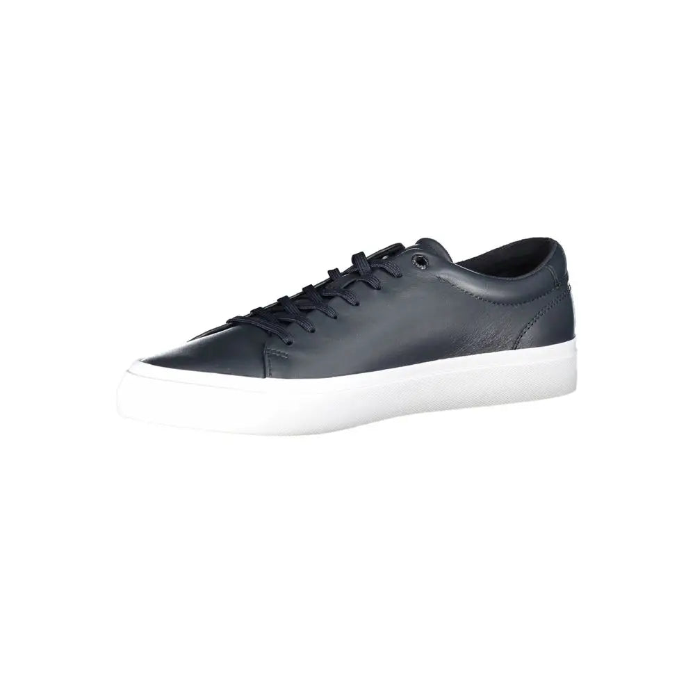 Sneaker tommy hilfiger homme en cuir noir avec semelle blanche en caoutchouc et lacets noirs basse