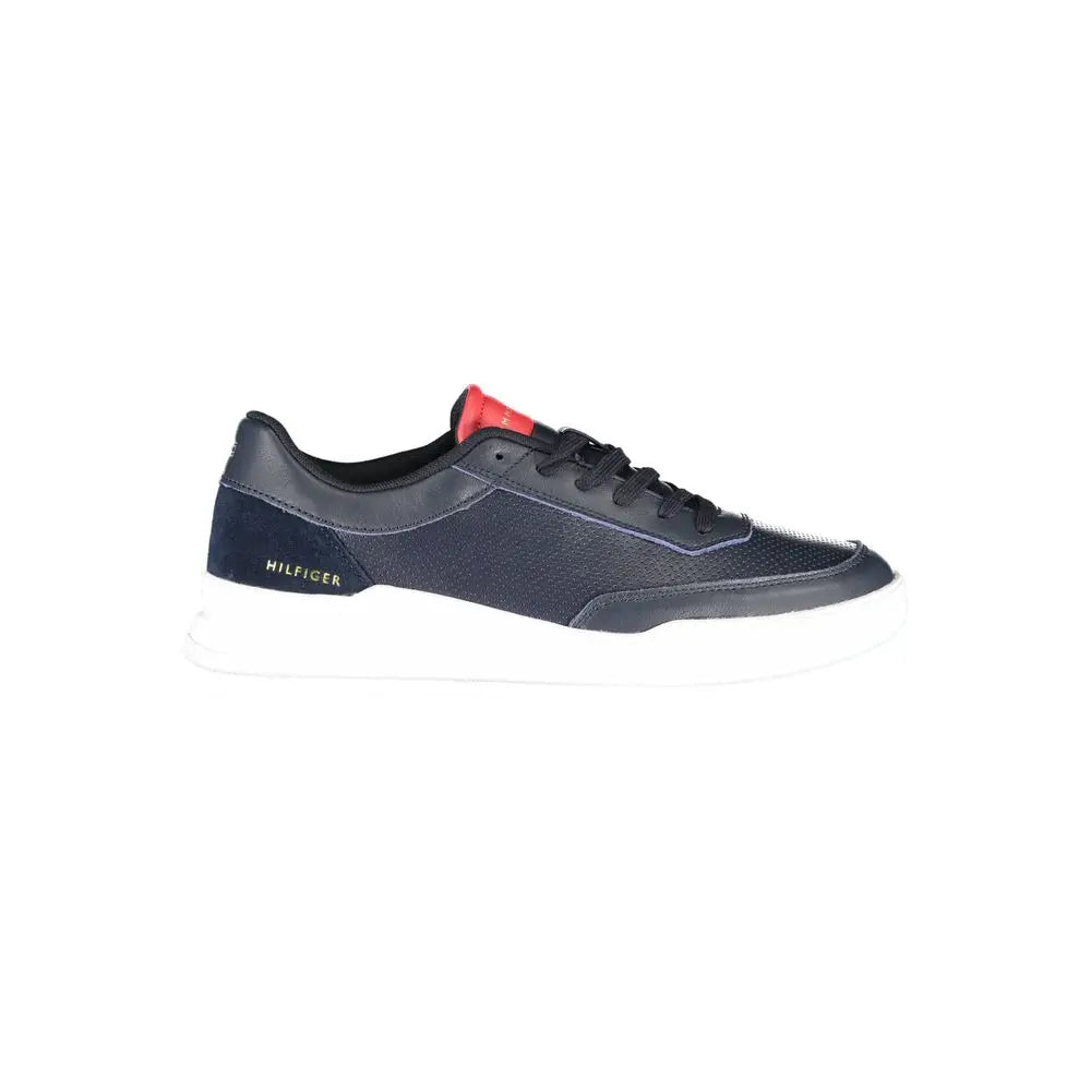 Baskets homme tommy hilfiger en cuir bleu marine avec semelle blanche en caoutchouc et accent rouge sur la languette