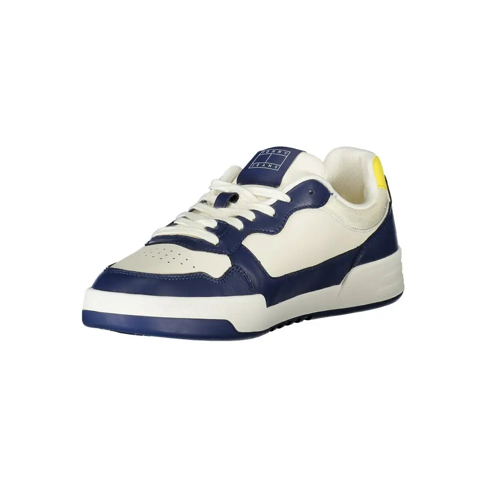 Baskets basses homme tommy hilfiger bleu en polyuréthane avec talon jaune lacets blancs et semelle en caoutchouc texturée