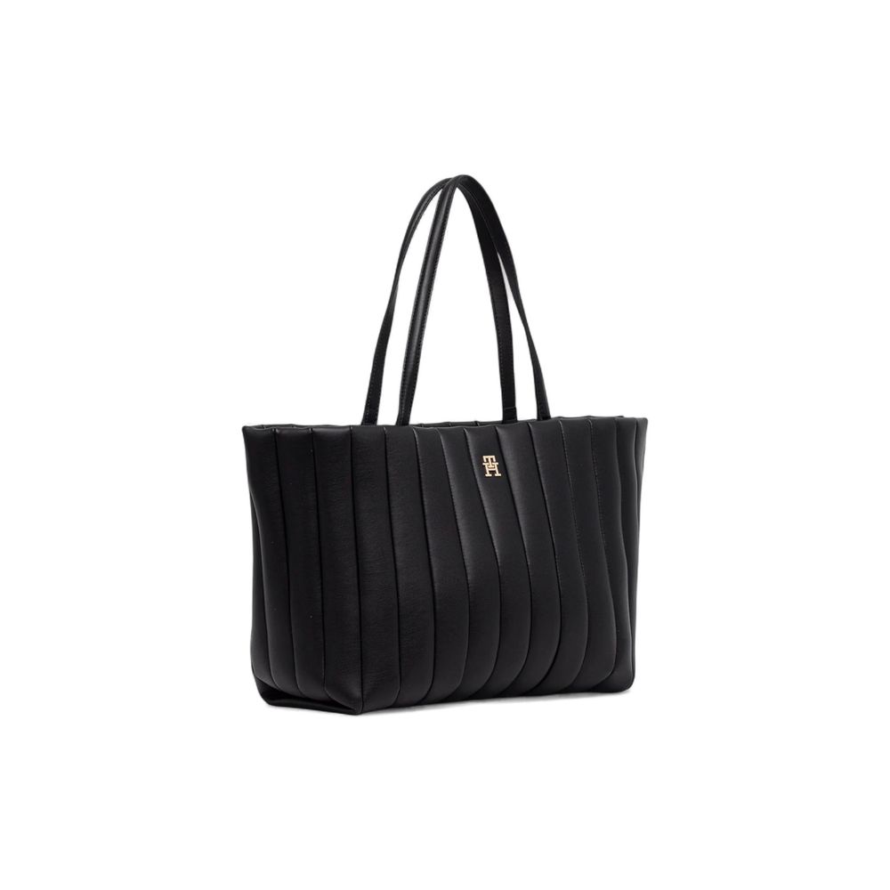 Sac à main Tommy Hilfiger en polyéthylène noir, avec poignées et logo distinctif, pour un style élégant et pratique.