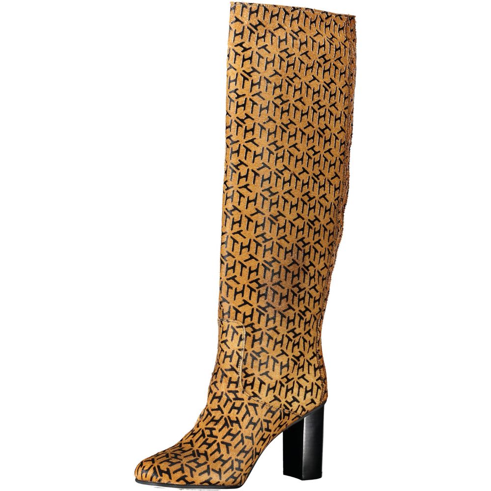 Bottes en cuir beige pour femmes de la marque Tommy Hilfiger, vue de côté avec détails élégants et semelle solide.