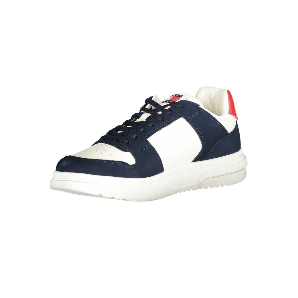 Chaussures sneakers en cuir bleu pour homme de la marque Tommy Hilfiger, avec détails modernes et semelle blanche.