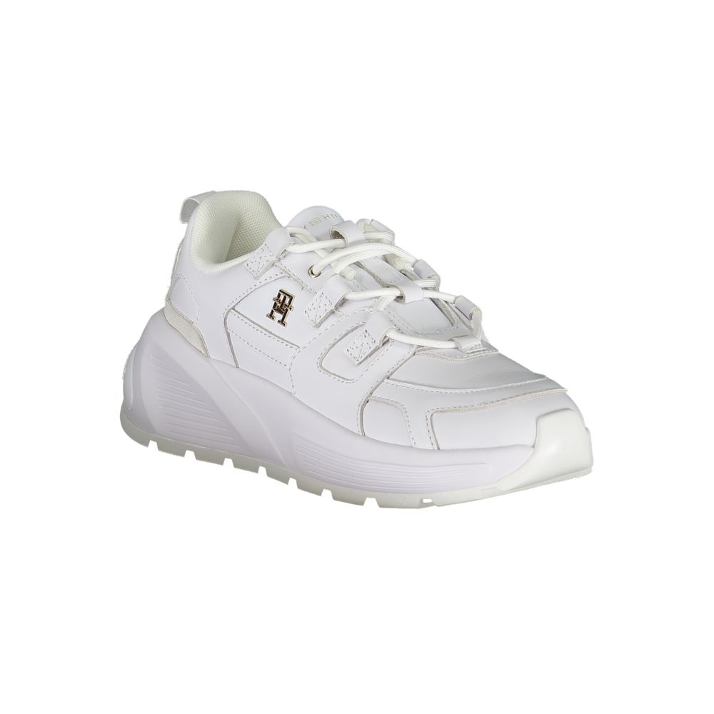Sneakers en polyuréthane blanches Tommy Hilfiger pour femme, vue de face avec détails de la chaussure visible.
