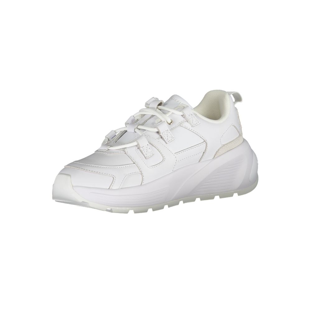 Sneakers en poliuréthane blanches Tommy Hilfiger pour femme, design moderne et confortable, visible sur l'image.