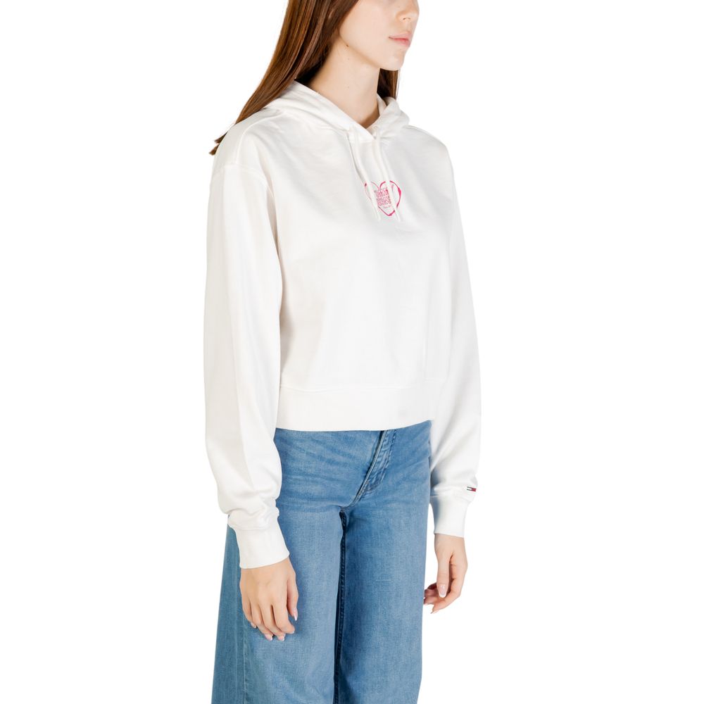 Hoodie crème Tommy Hilfiger Jeans en coton recyclé, avec logo brodé, porté de face sur un mannequin.