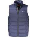 Veste sans manches en nylon bleu pour homme de Tommy Hilfiger, détail de la veste avec fermeture éclair et col montant.