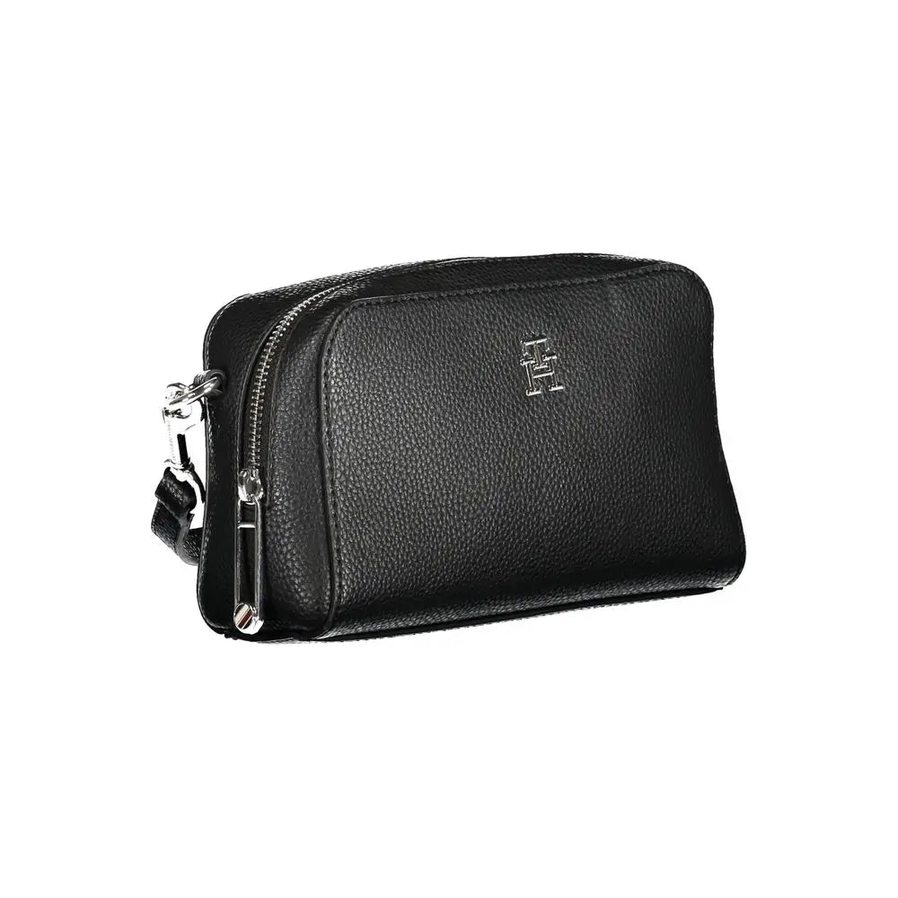 Sac bandoulière noir en cuir texturé tommy hilfiger avec ferrures argentées et logo féminin en poliuretano