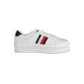 Chaussure plateforme blanche tommy hilfiger avec bandes noires et rouges en cuir et semelle en caoutchouc épaisse