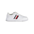 Sneaker homme tommy hilfiger blanc en cuir avec accents rayés noirs et rouges et semelle blanche épaisse