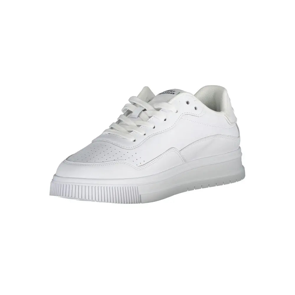 Tommy Hilfiger sneaker homme en cuir blanc avec semelle épaisse en caoutchouc et détails perforés