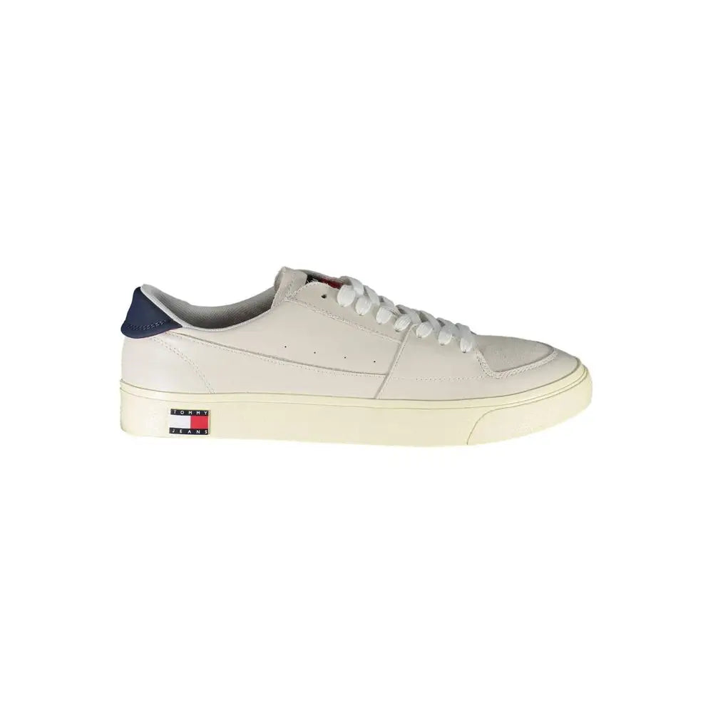 Baskets pour homme tommy hilfiger en cuir blanc avec talon bleu marine et semelle en caoutchouc crème