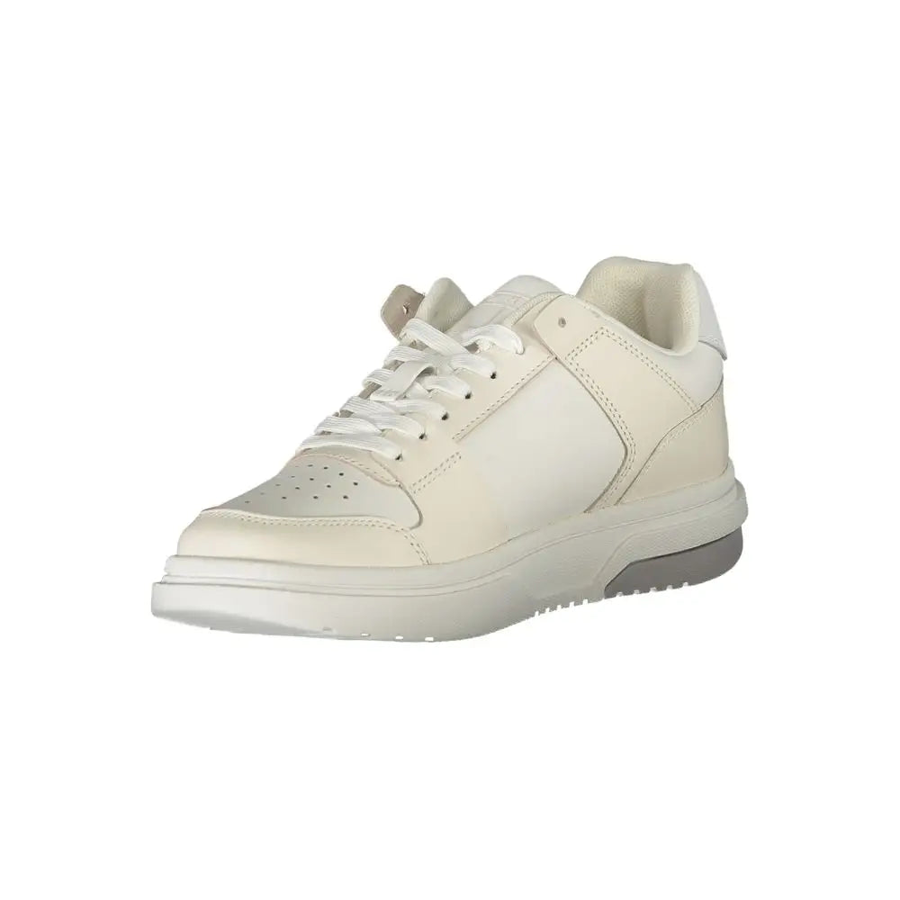 Baskets basses en cuir blanc crème tommy hilfiger pour femme avec lacets blancs et semelle épaisse