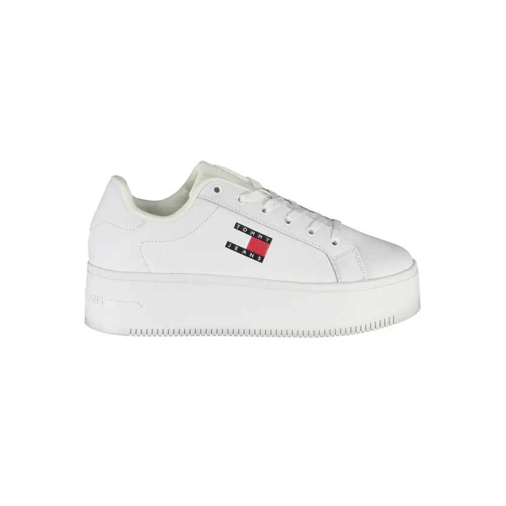 Baskets plateforme tommy hilfiger femme en cuir blanc avec design minimaliste et logo drapeau iconique sur le côté