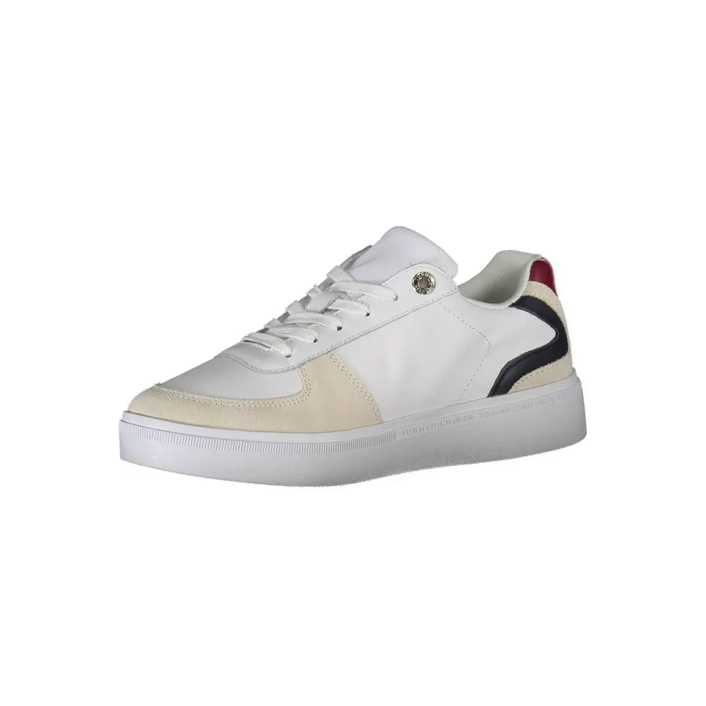 Baskets basses blanches et crème en cuir tommy hilfiger pour femme avec bandes noires et rouges et semelle en caoutchouc épaisse