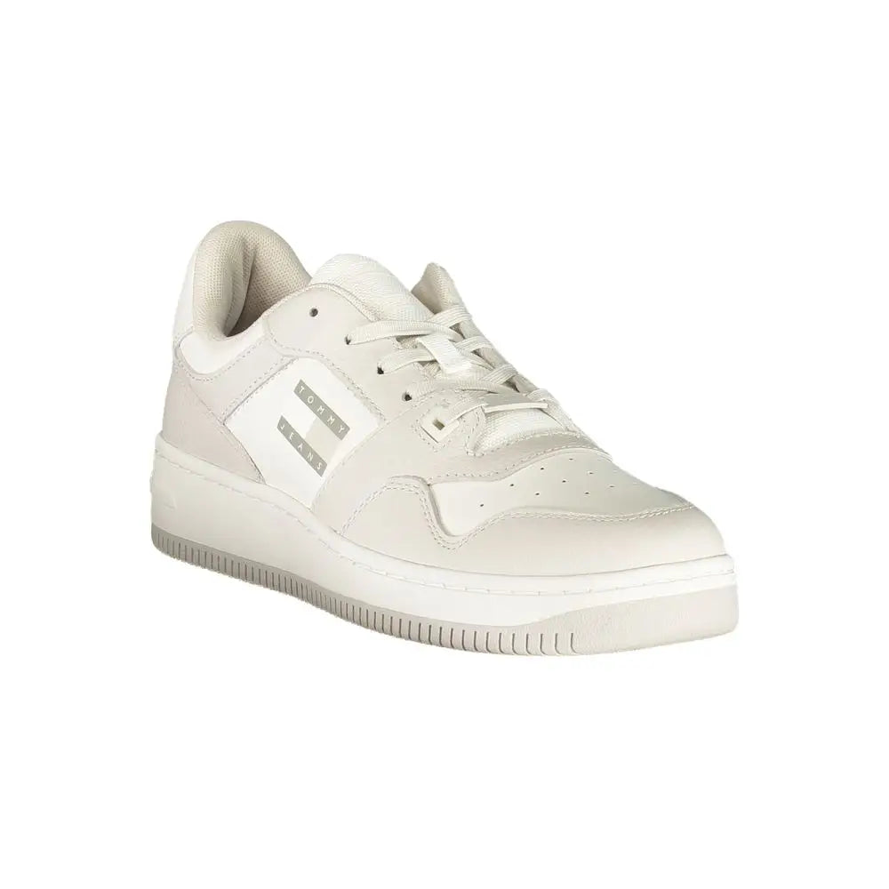 Baskets basses tommy hilfiger en polyuréthane blanc avec design minimaliste et logo gris subtil sur le côté