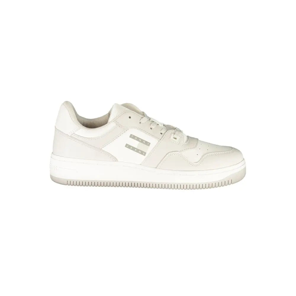 Baskets homme tommy hilfiger blanches en polyuréthane avec design minimaliste et logo gris subtil sur le côté