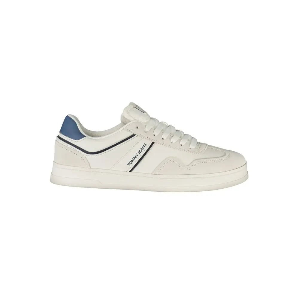 Baskets tommy hilfiger homme blanches en polyuréthane avec talon bleu marine et bandes noires visibles de dos
