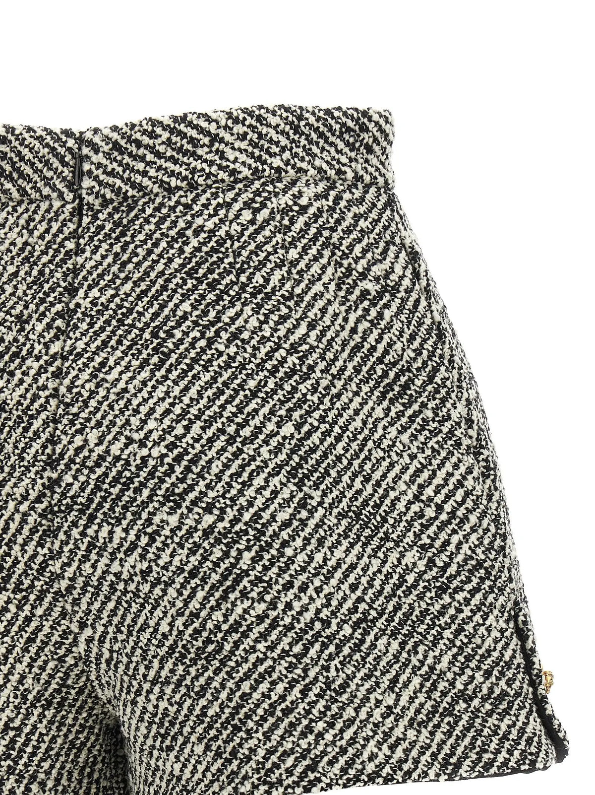 Shorts bermuda versace bicolor en laine vierge avec texture chevron noir et blanc et taille haute