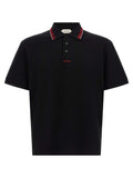 Polo versace noir en coton avec logo rouge brodé et col orné de motifs sur le bord