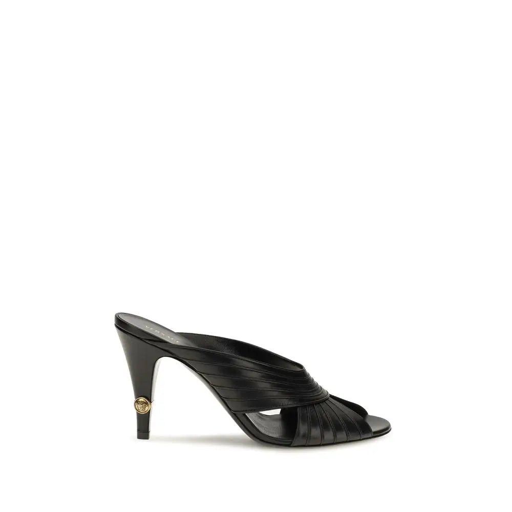 Mule versace black lamb ovis aries en cuir noir avec détails plissés et logo méduse doré au talon vue arrière