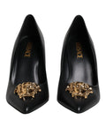 Versace escarpins noirs en cuir avec talons hauts et plaque logo medusa dorée