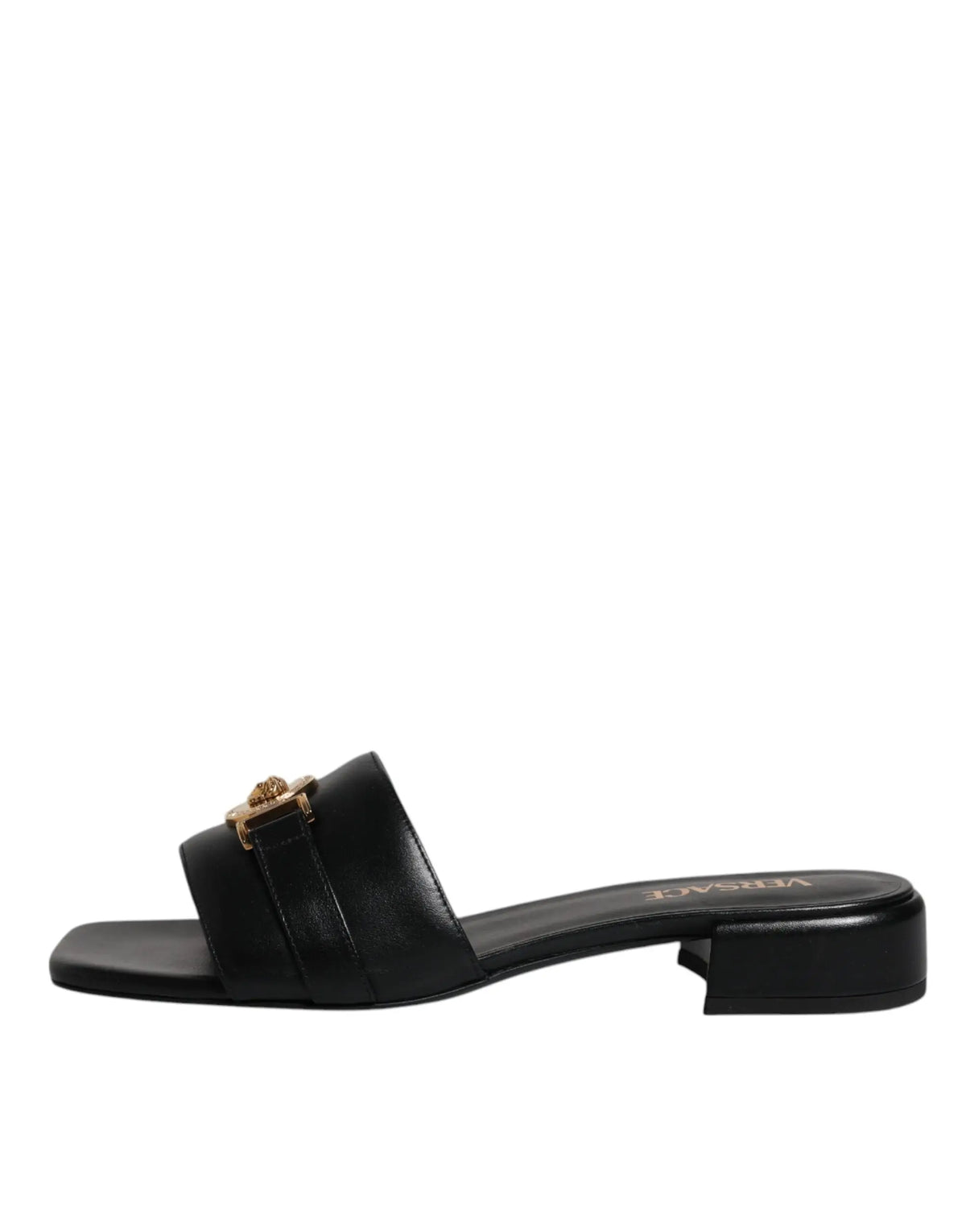 Mule noire en cuir versace avec plaque logo tête de méduse dorée et petit talon bloc pour femme