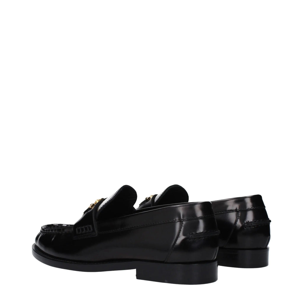 Versace black leather slip-on loafers en cuir verni noir avec finitions métalliques dorées sur le devant
