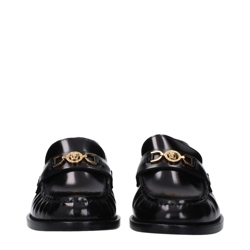 Versace black leather slip-on loafers en cuir verni noir avec boucle tête de medusa dorée