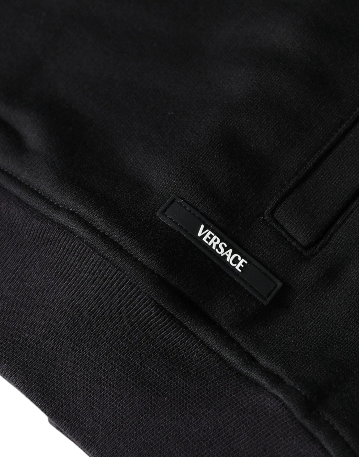 Sweatshirt versace noir en coton avec zip intégral, poignet côtelé et petite étiquette rectangulaire de la marque