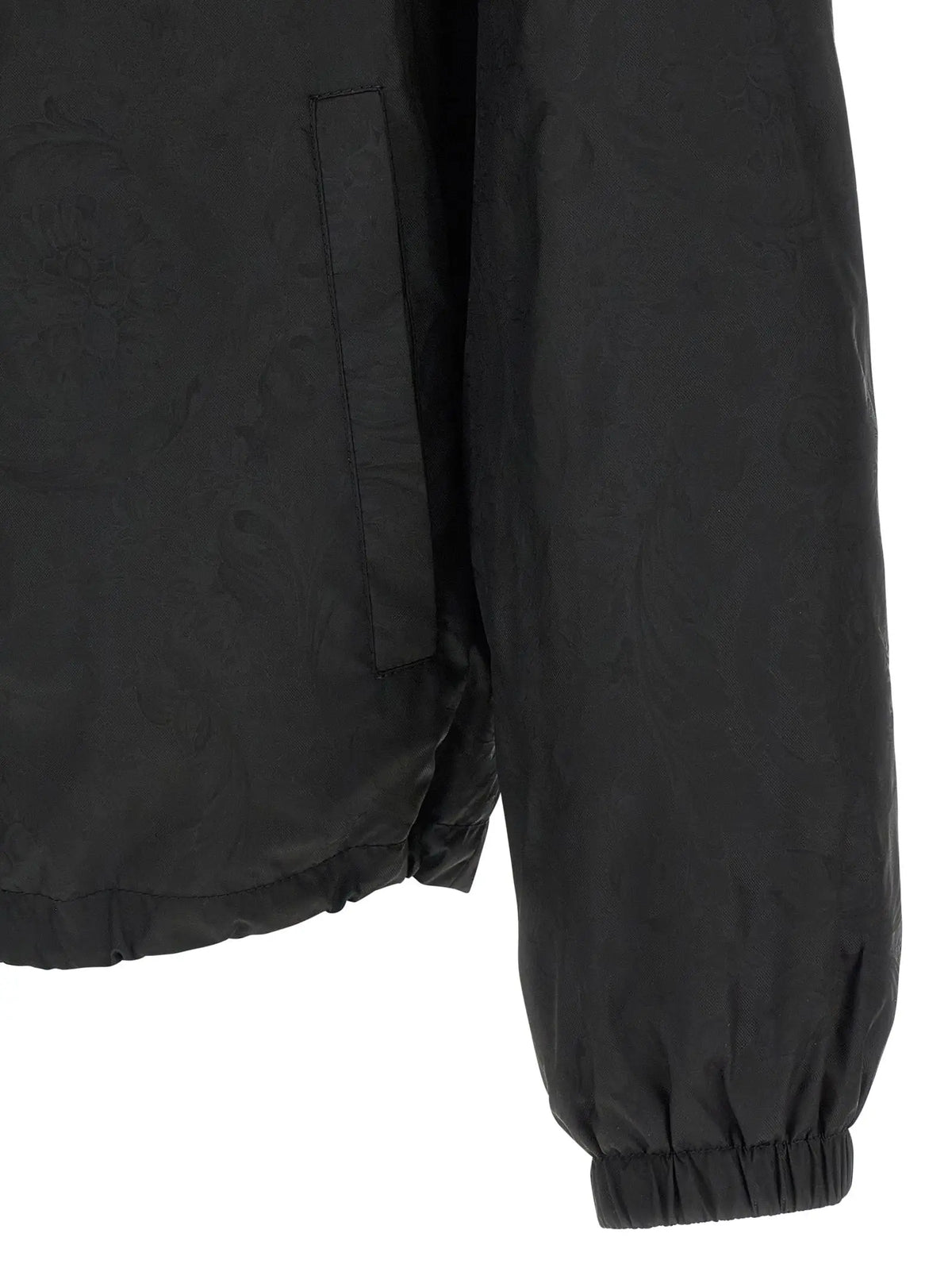 Versace veste coquille en nylon noir avec poignets elastiques et poche laterale