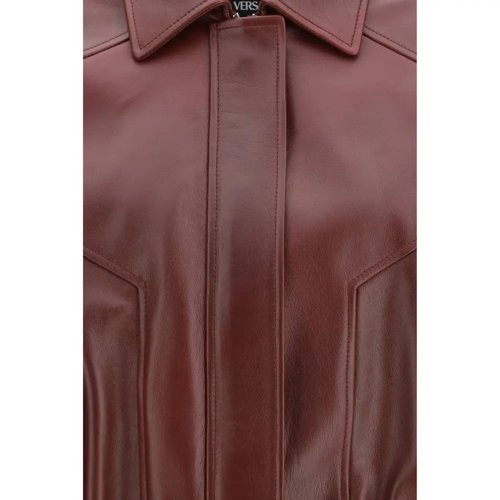 Veste versace bordeaux en cuir de veau bordeaux avec col structuré et coutures précises