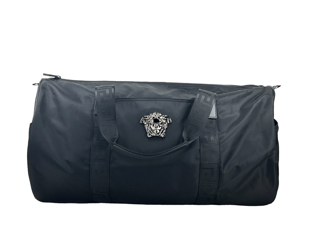 Grand sac de voyage en nylon Versace Medusa, sac de sport spacieux avec logo Medusa et design élégant.
