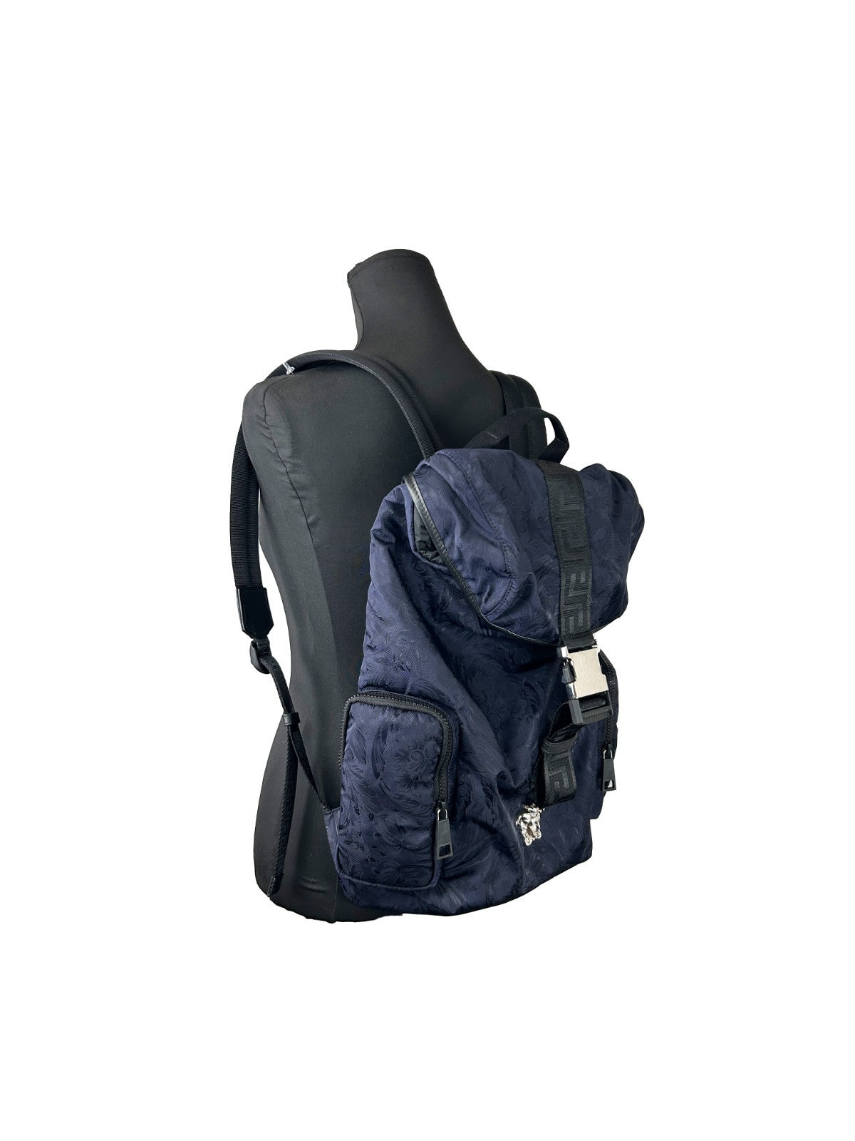 Sac à dos en nylon Versace Medusa avec boucle et cordon de serrage, logo Medusa visible sur le devant.