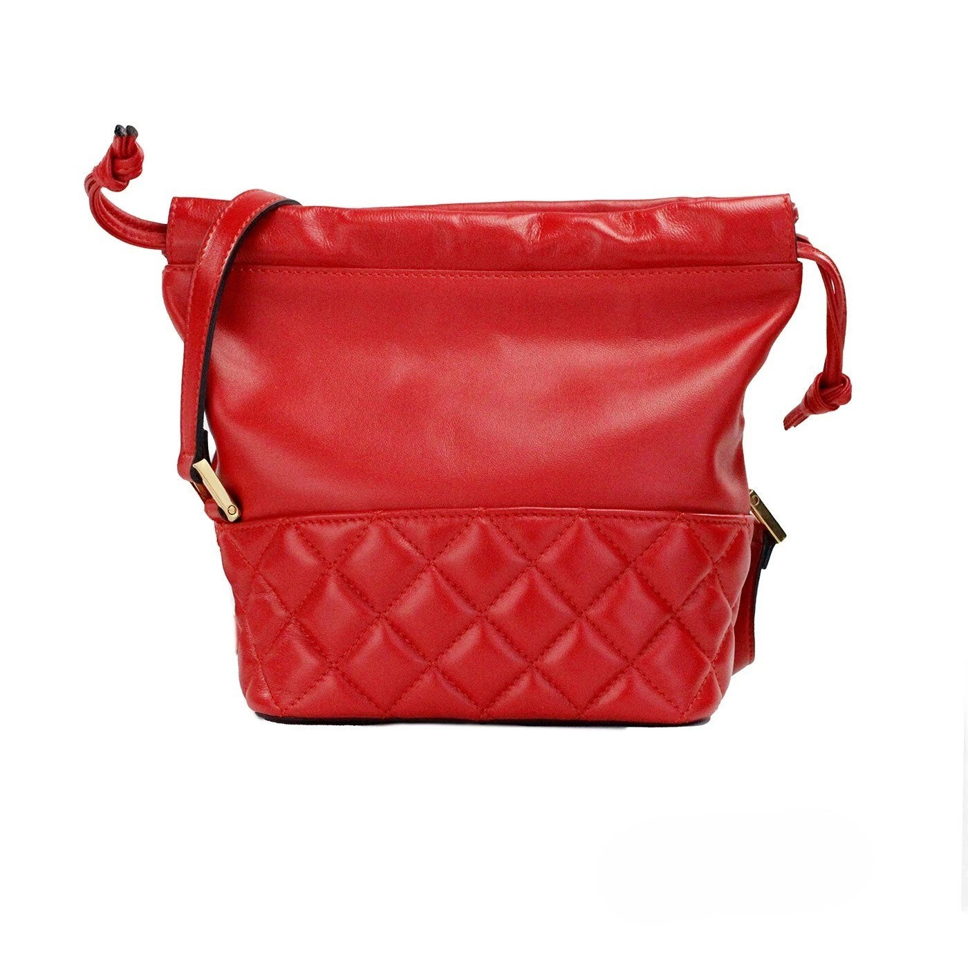 Sac à main en cuir rouge matelassé Versace avec cordon, style sac seau et bandoulière, élégant et sophistiqué.