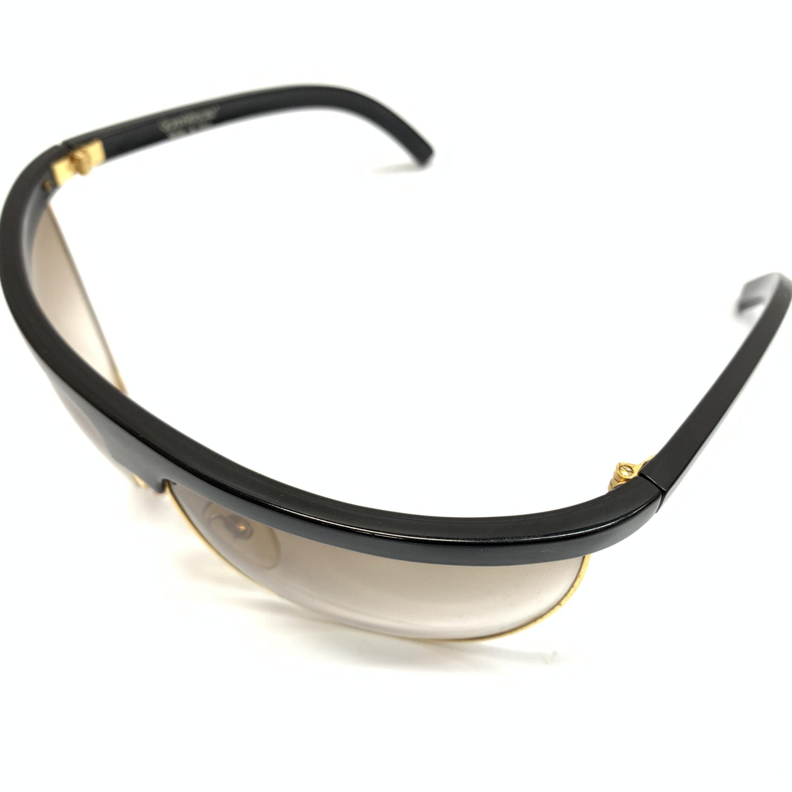 Lunettes de sport polarisées Versace Versache, monture élégante et lentilles protectrices, pour un style sportif sophistiqué.